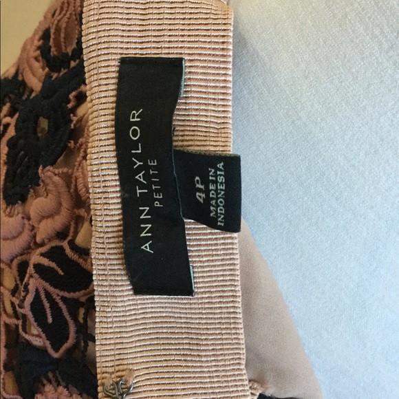 Ann Taylor Crochet Pencil Skirt 4P - Picture 3 of 8